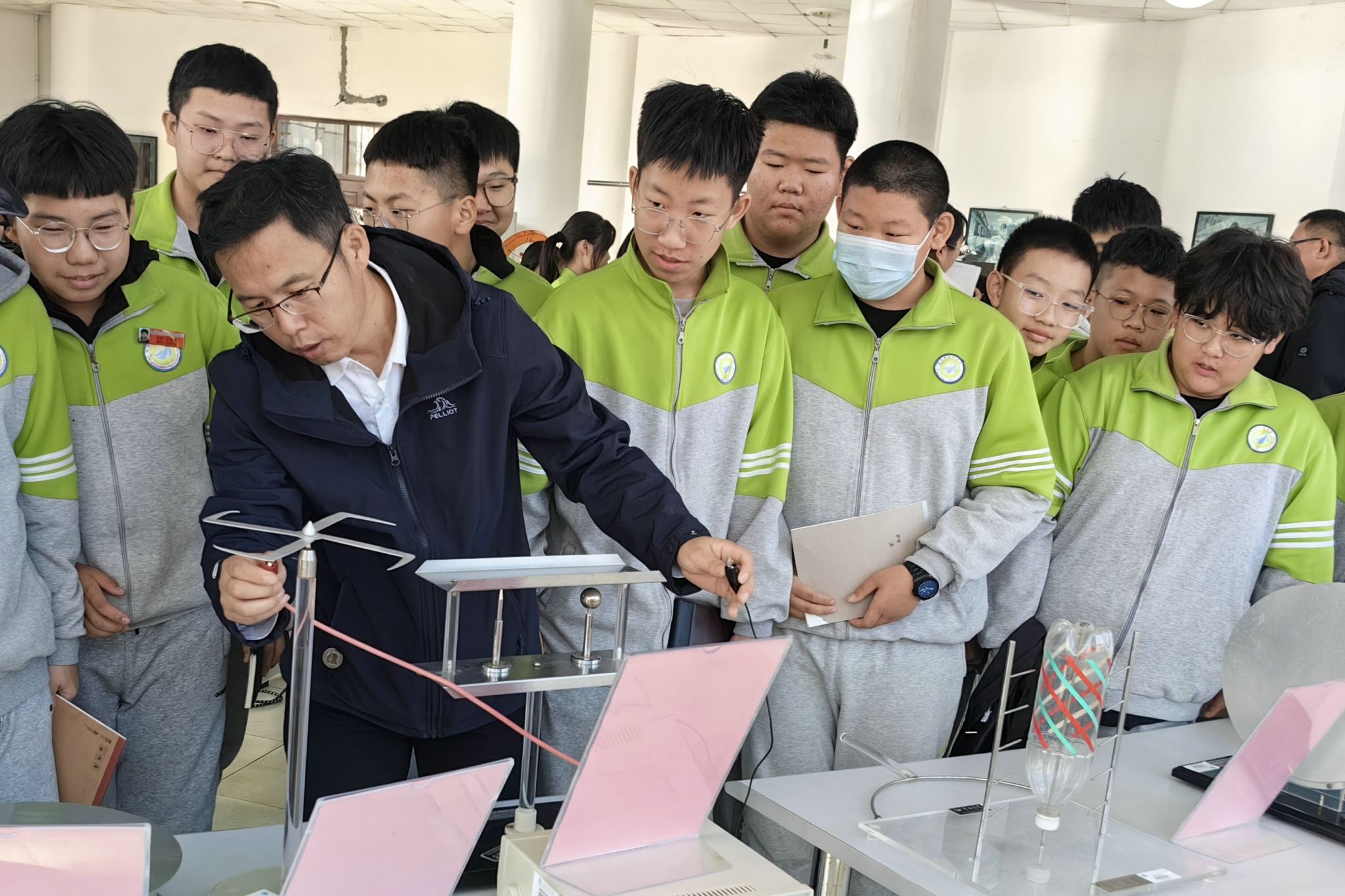 物理与电子工程学院与大庆市三永学校共建研习合作基地
